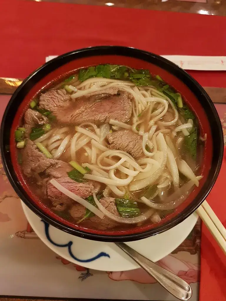 Max Popov_Saigon_Lausanne_review