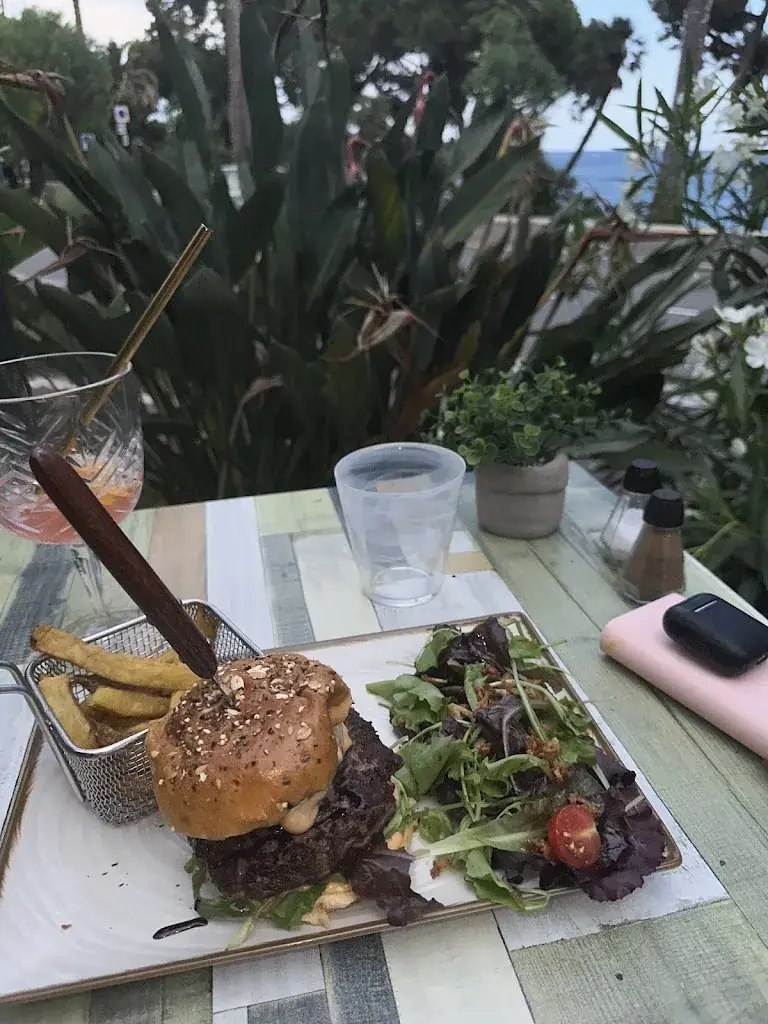 Mahsa Doorfard_l'Hirondelle_Beaulieu-sur-Mer_recensione