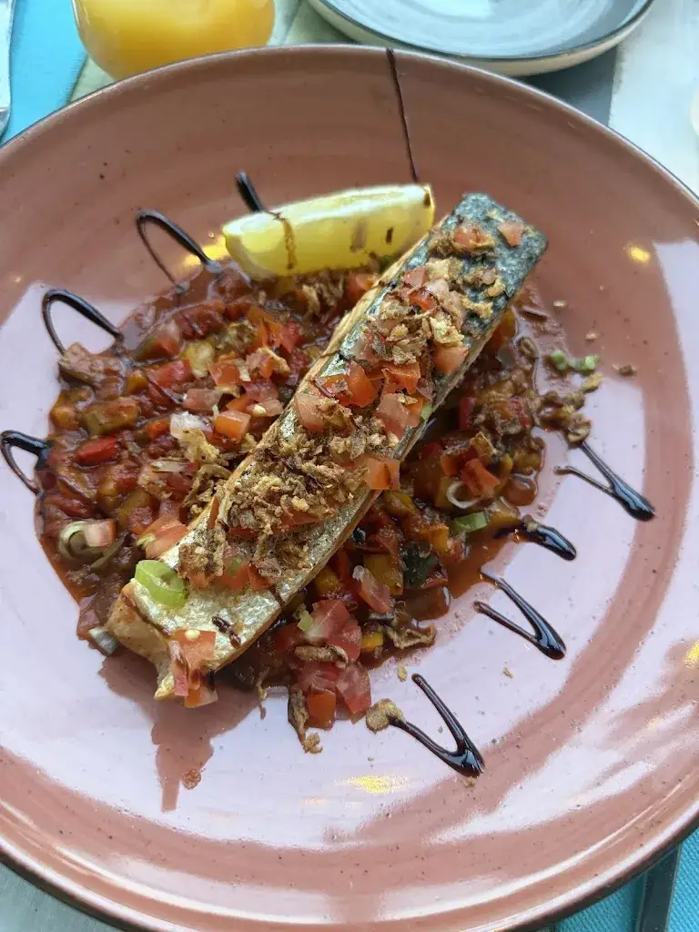 Gabriela Schwanke_l'Hirondelle_Beaulieu-sur-Mer_recensione