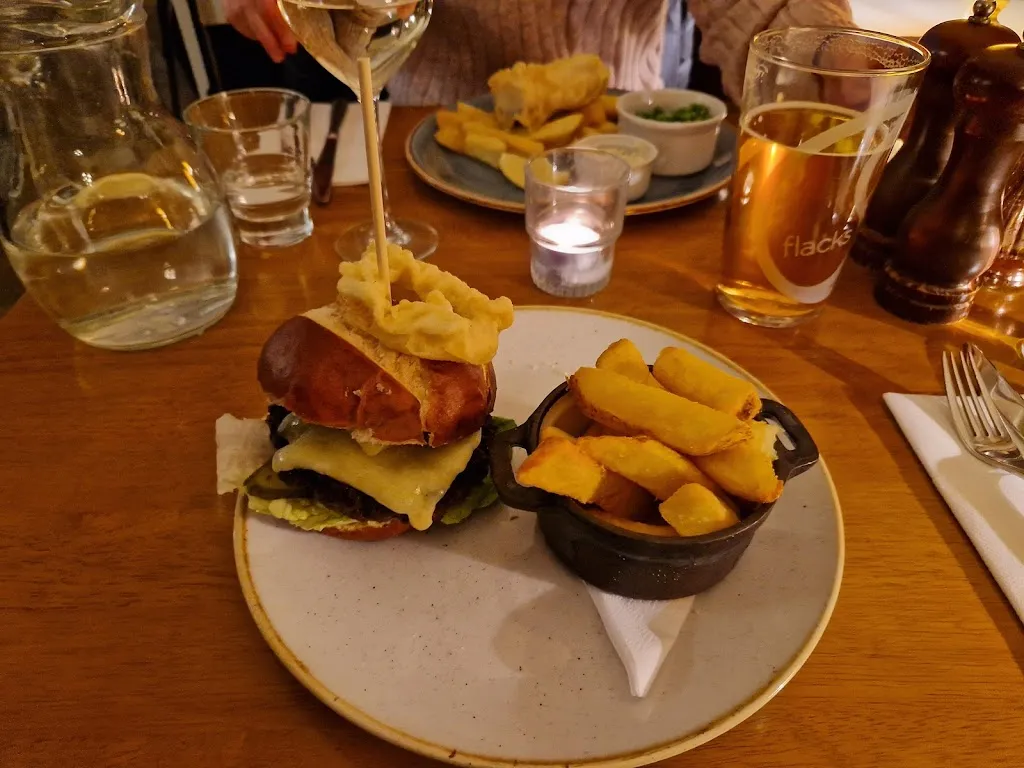 Menu_Monty's Inn_Kingdom_image_5