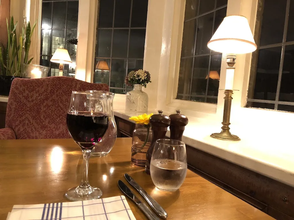 Menu_Monty's Inn_Kingdom_image_6