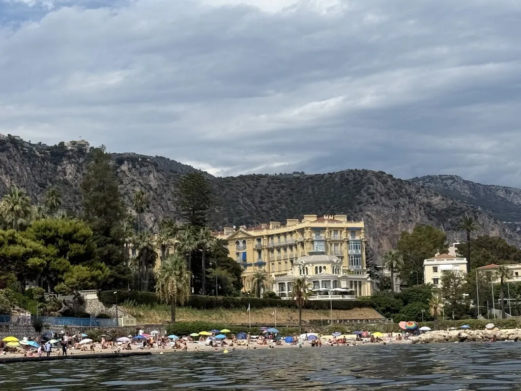 Maro VanValer-Campbell_Anao Plage_Beaulieu-sur-Mer_review