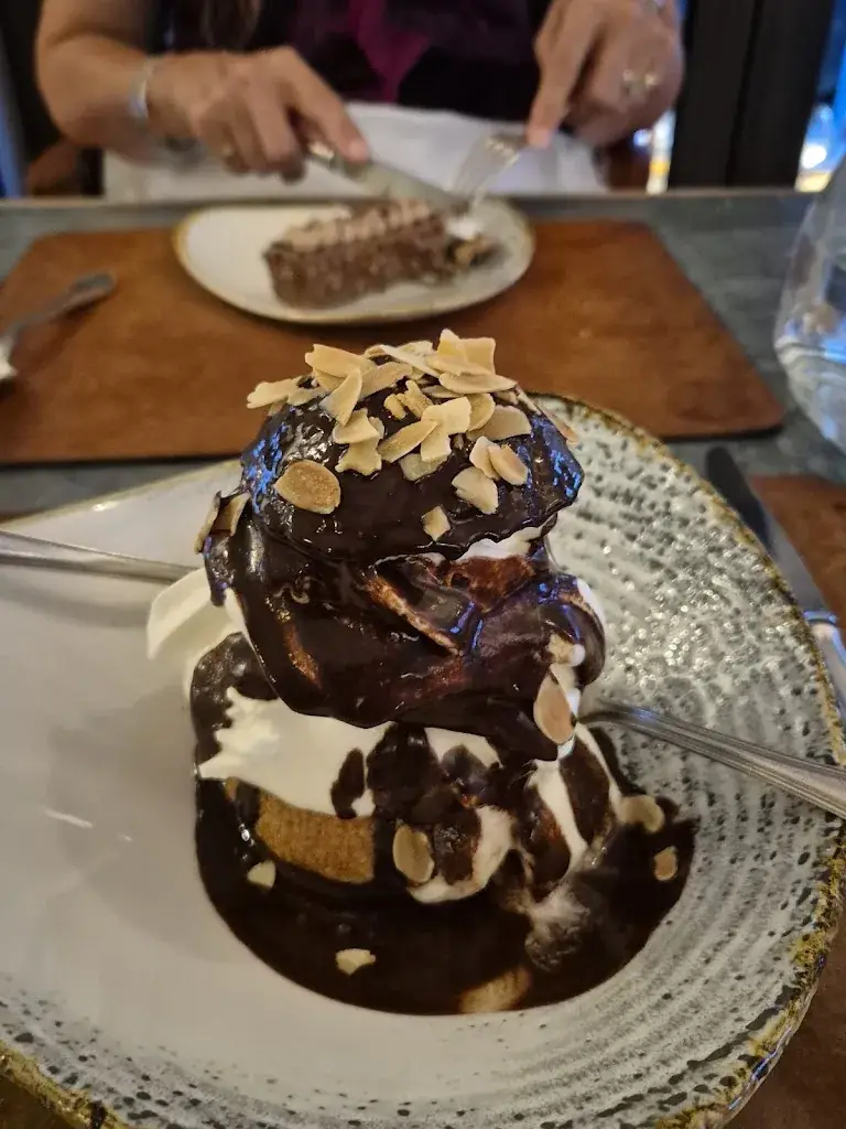 William Leipnik_L' Aristée_Beaulieu-sur-Mer_review