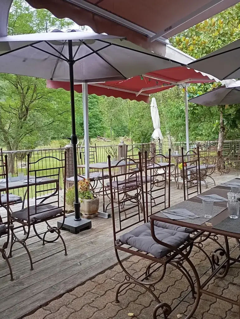 Pré du bonheur restaurant in Fougax-et-Barrineuf