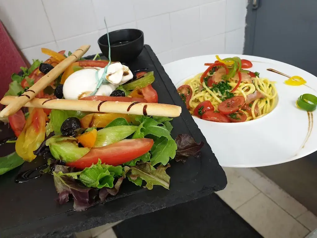 Le bistrot italien Beaucaire_Beaucaire_slider_image_3