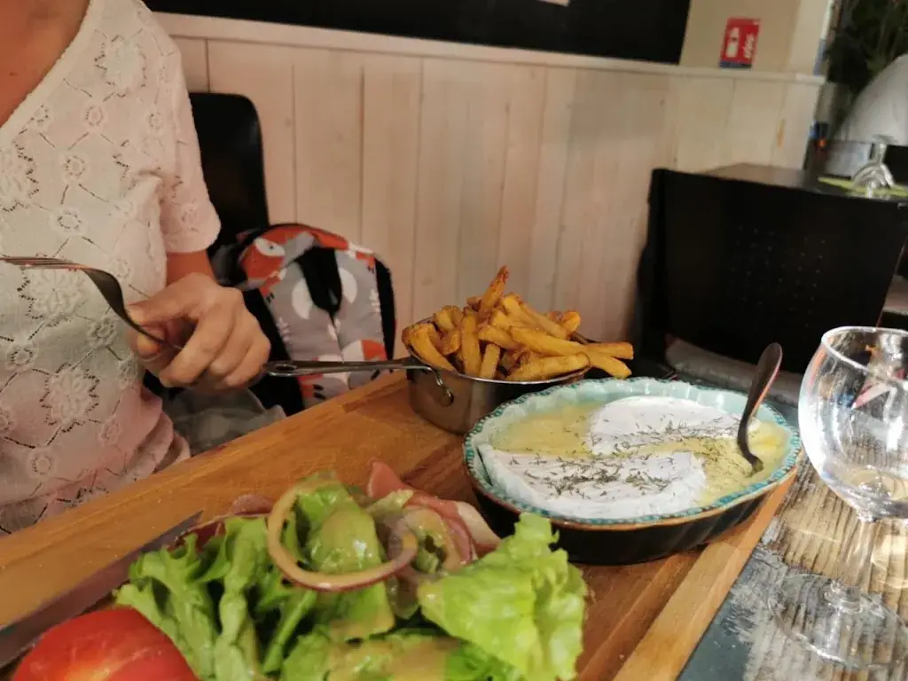 K. Ngly_Les voiles_Beaucaire_review