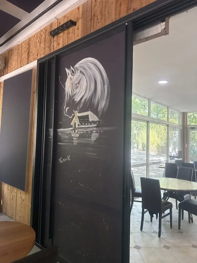 cindy canovas_Le Chalet des Sports_Beaucaire_review