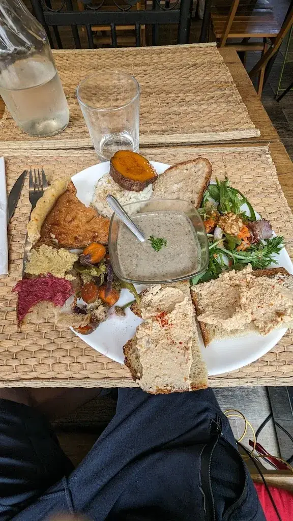 Leon Bellamy_Epicerie, café, restau Le Local_Bédarieux_review