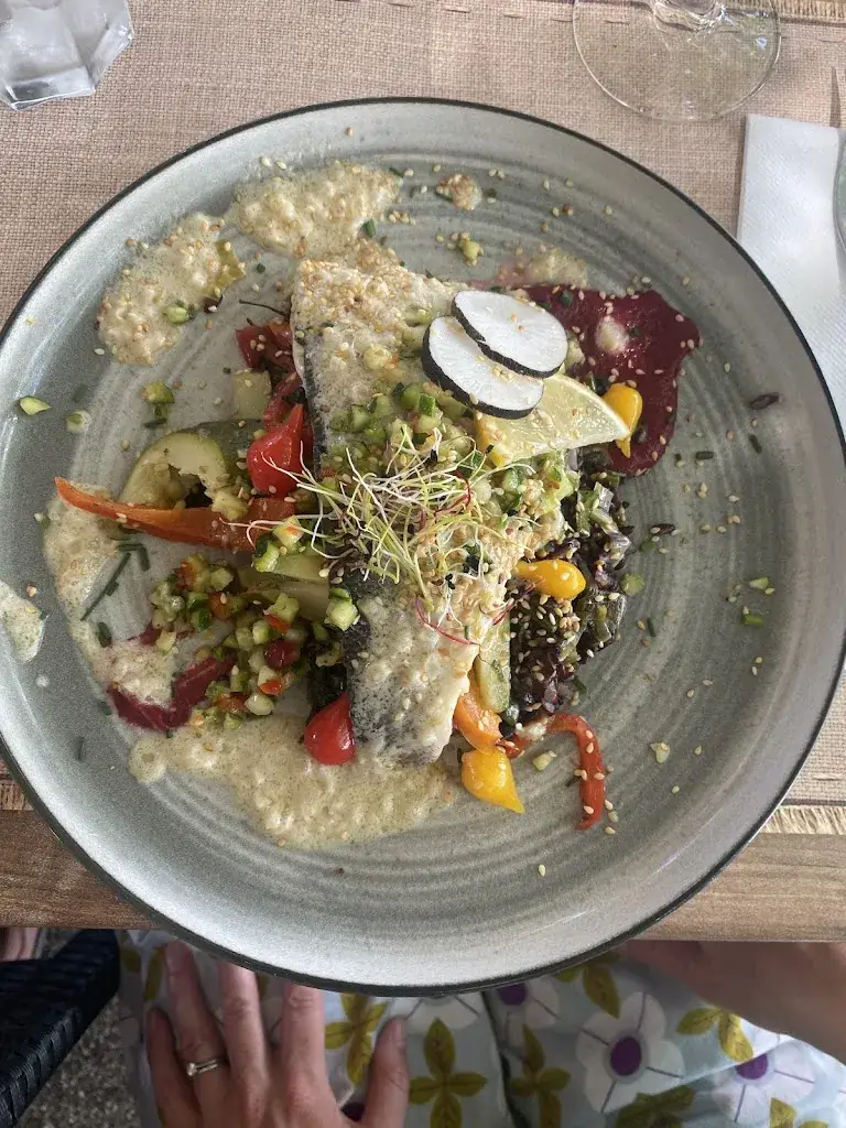 Violet Brooke_La Guinguette De Bessan_Bessan_review