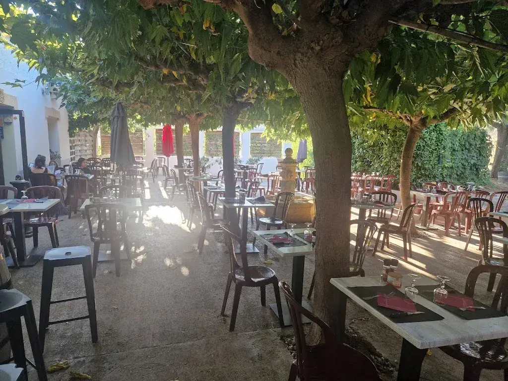 L'Auberge des ripailleurs restaurant in Bessan