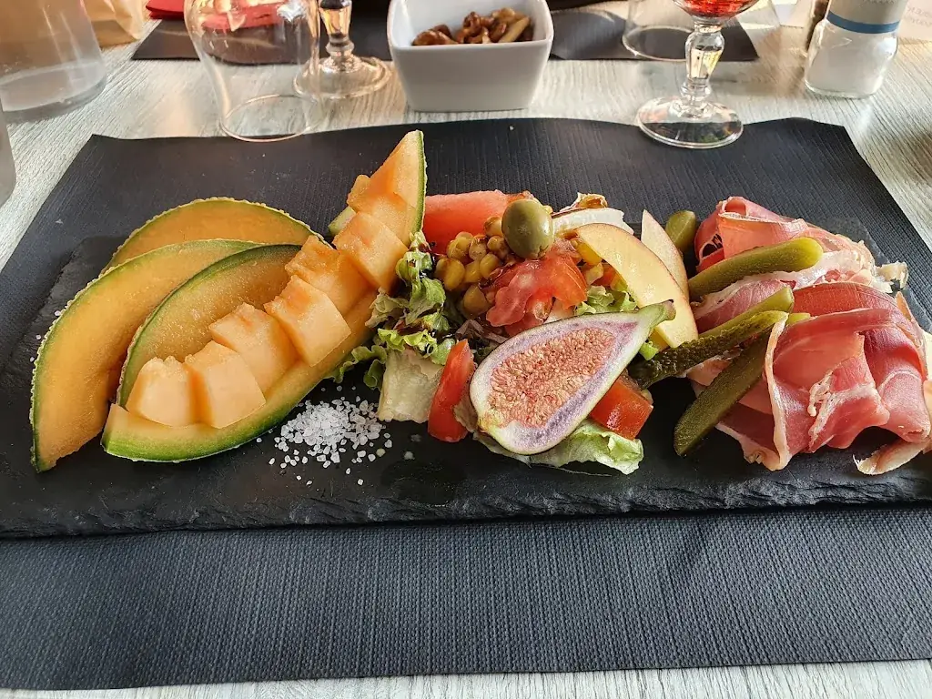 L'Auberge des ripailleurs_Bessan_slider_image_3