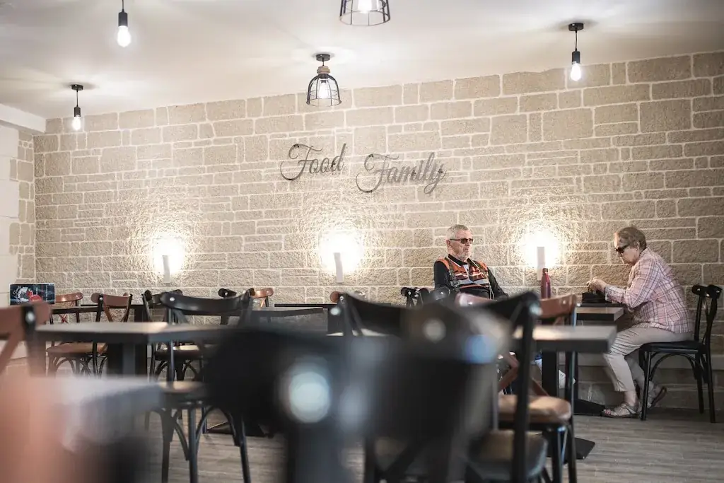 Food Family Brasserie Restaurant - Bessan 34550 restaurant in Bessan