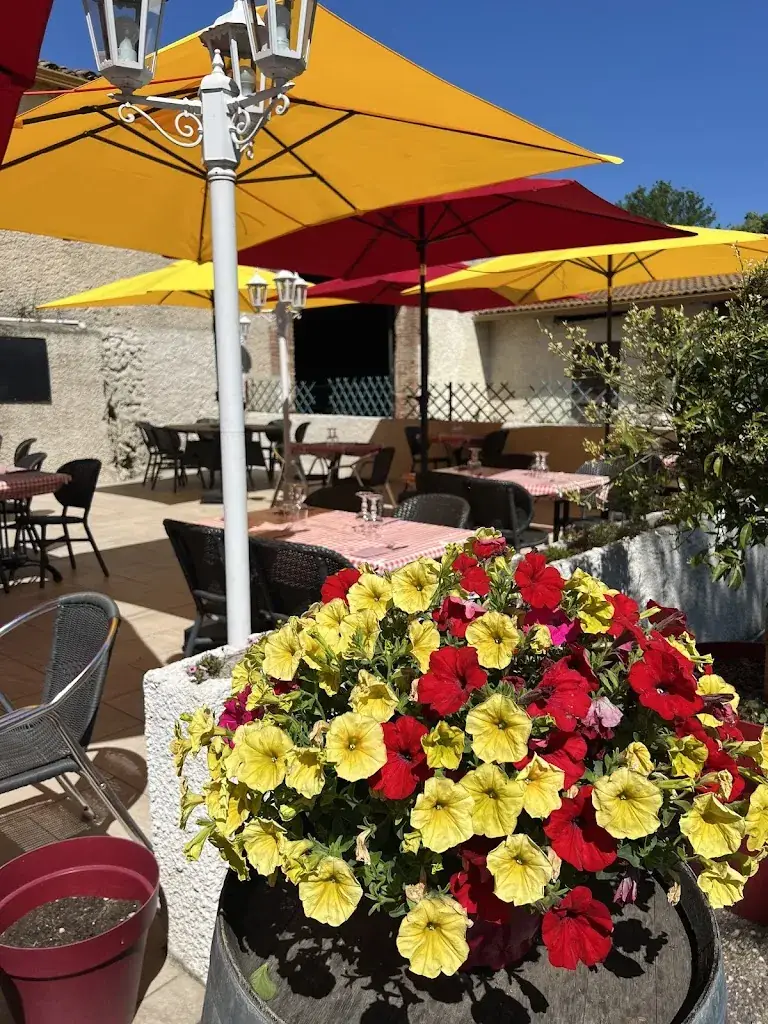 l'Ostello restaurant pizzeria_Bessan_slider_image_3