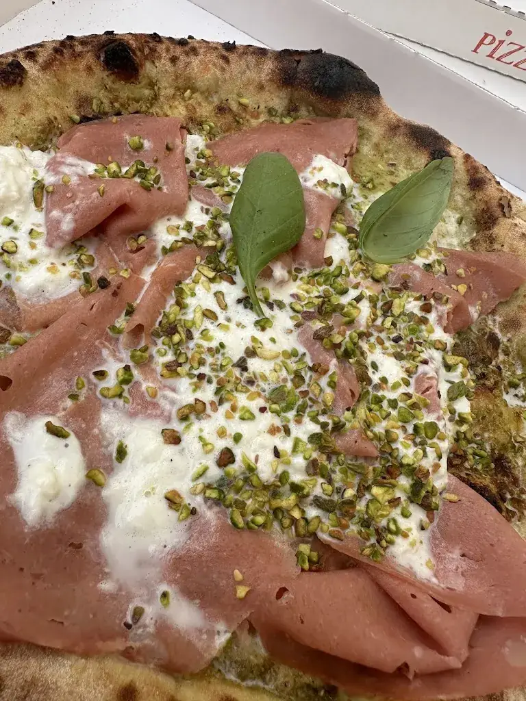 Lea Delmotte_Bella Napoli camion pizza_Valserhône_review