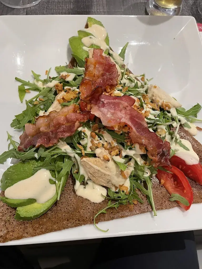 Adriano Scheuermann_Crêperie La Terre Est Ronde_Bellegarde_review