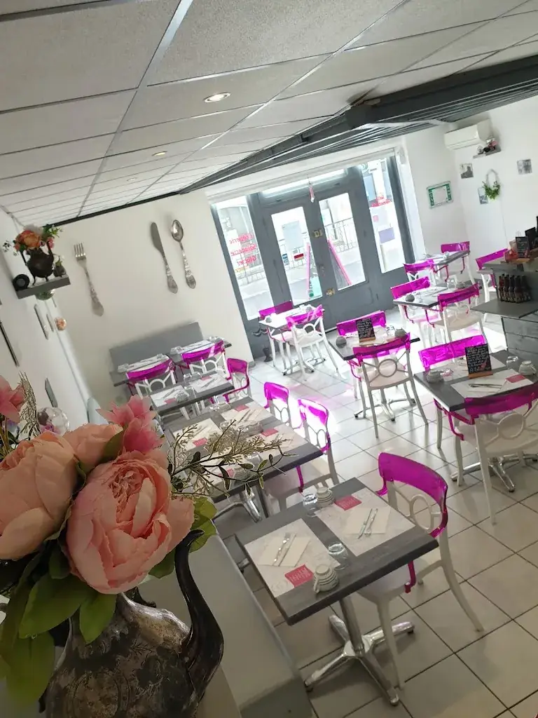 Crêperie La Terre Est Ronde restaurant in Bellegarde