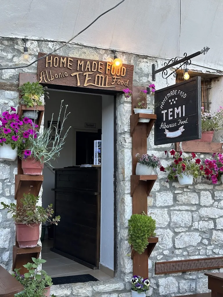 Temi Albanian Food ristorante a Albania