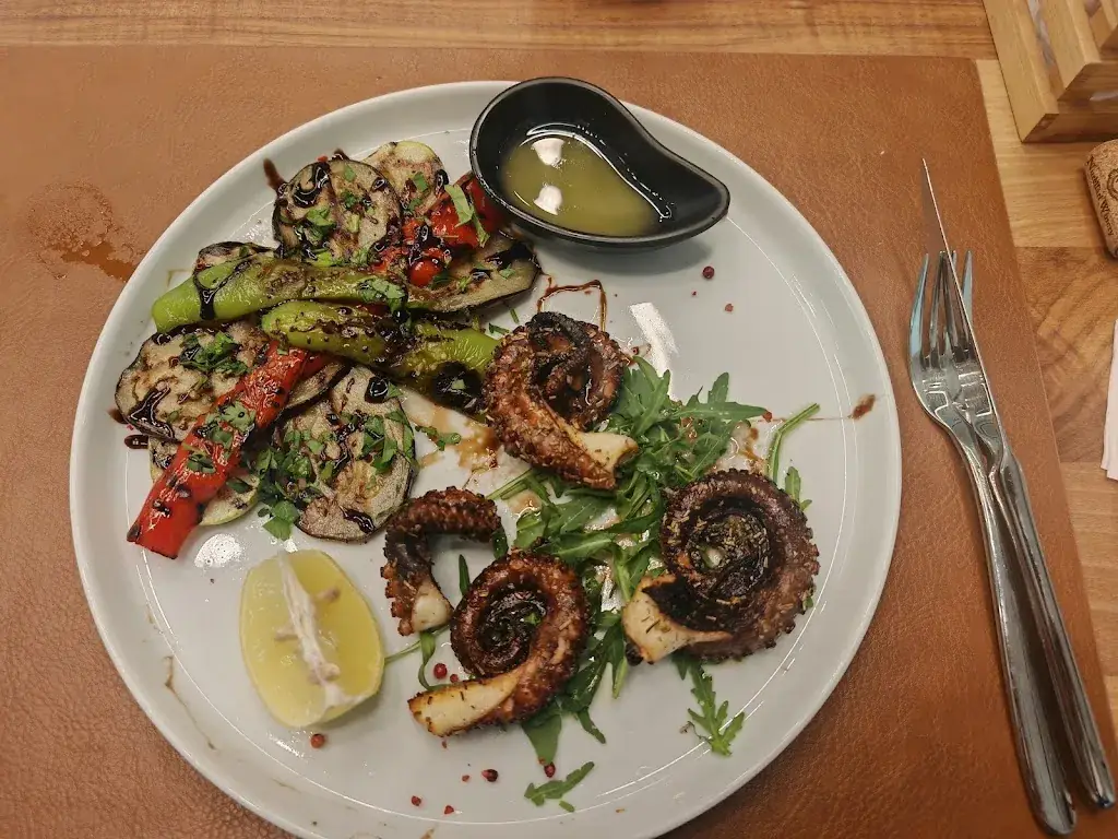 Menu_White City Bar & Restaurant_Albania_immagine_8