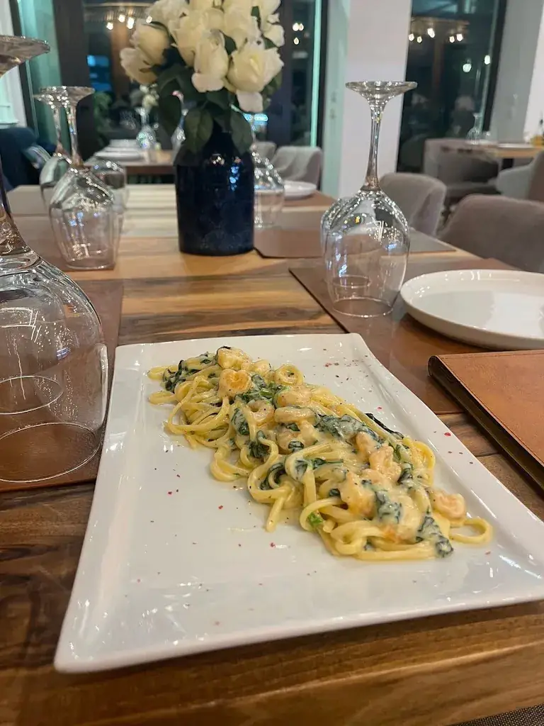 Menu_White City Bar & Restaurant_Albania_immagine_9