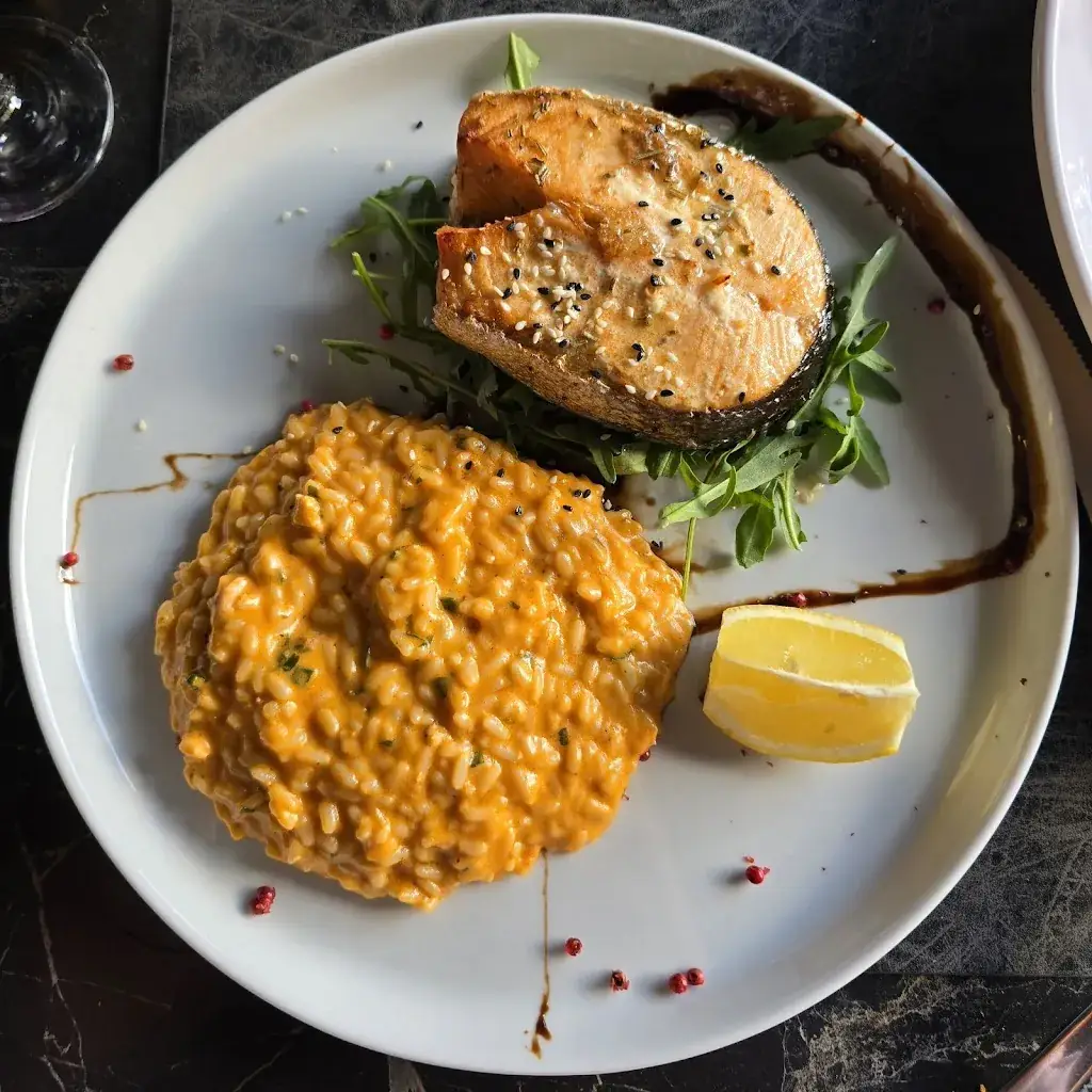 TheRed Couthy_White City Bar & Restaurant_Albania_recensione