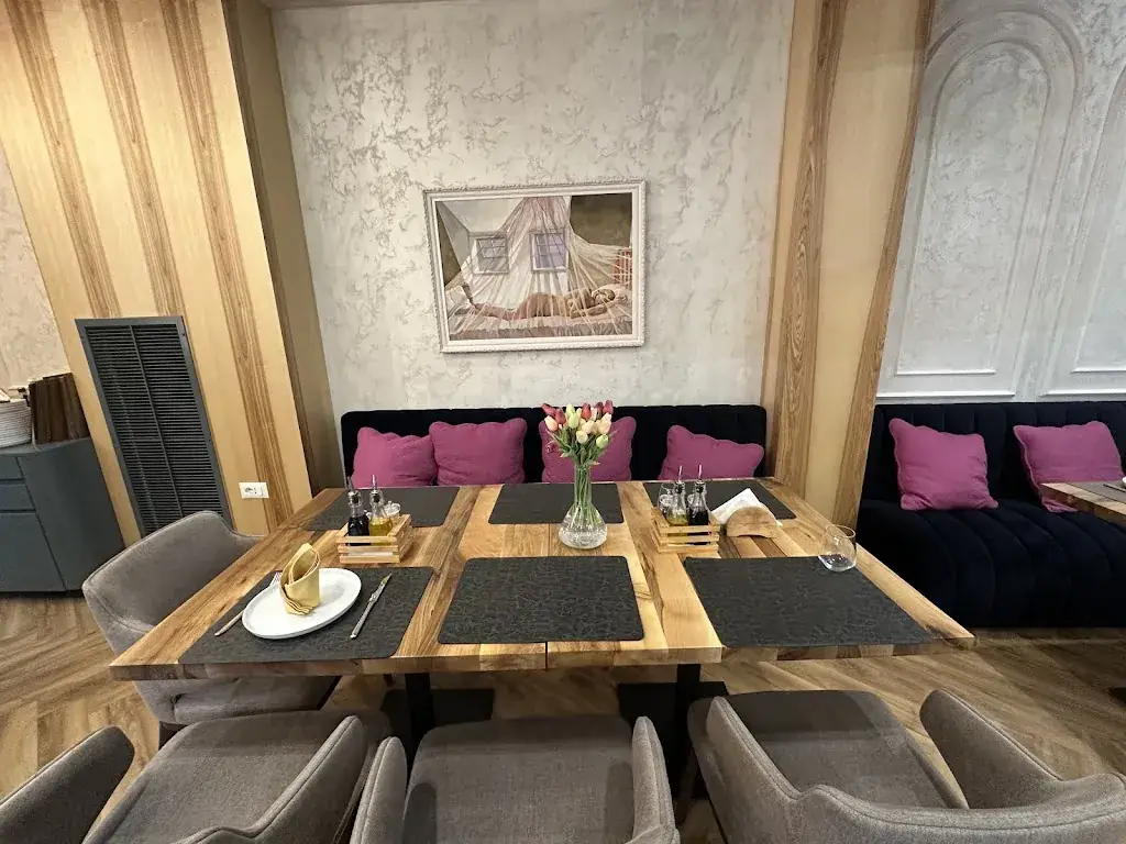 Abu Firas_White City Bar & Restaurant_Albania_recensione