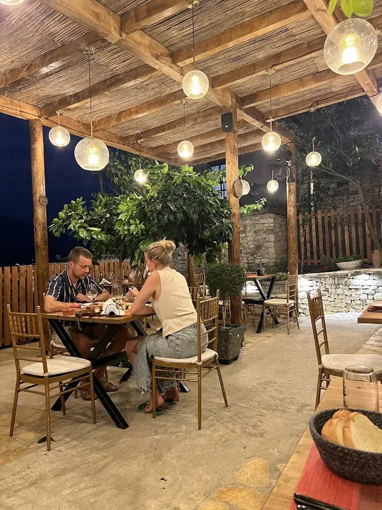 Brynnan Fink_Konak_Albania_recensione