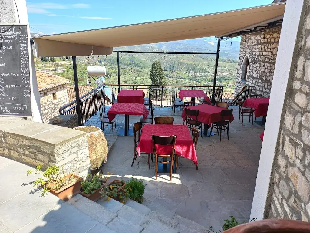 Mbrica Restaurant Traditional Food ristorante a Albania