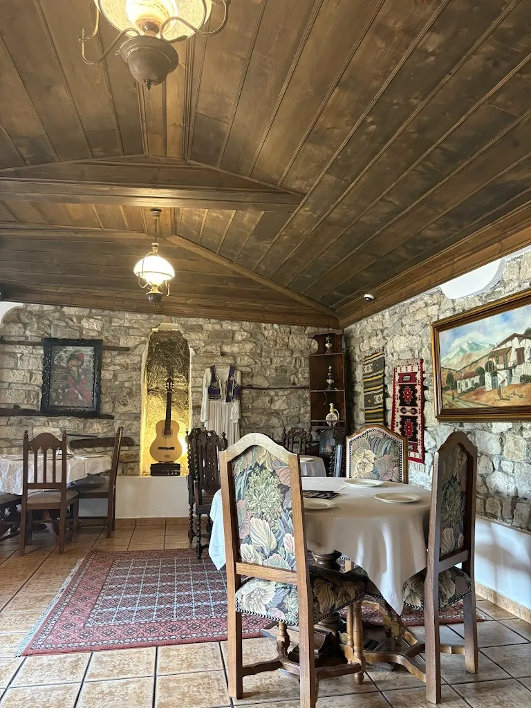 Friendly House_Albania_slider_image_3