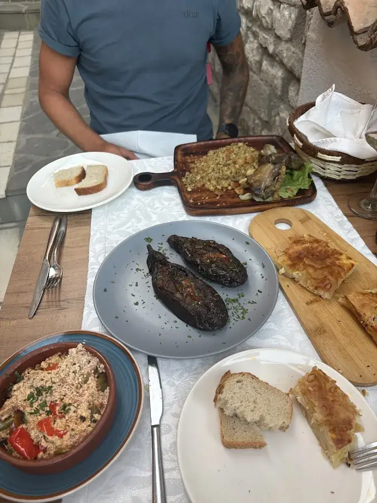 luke magyar_Restaurant Beratino_Albania_review