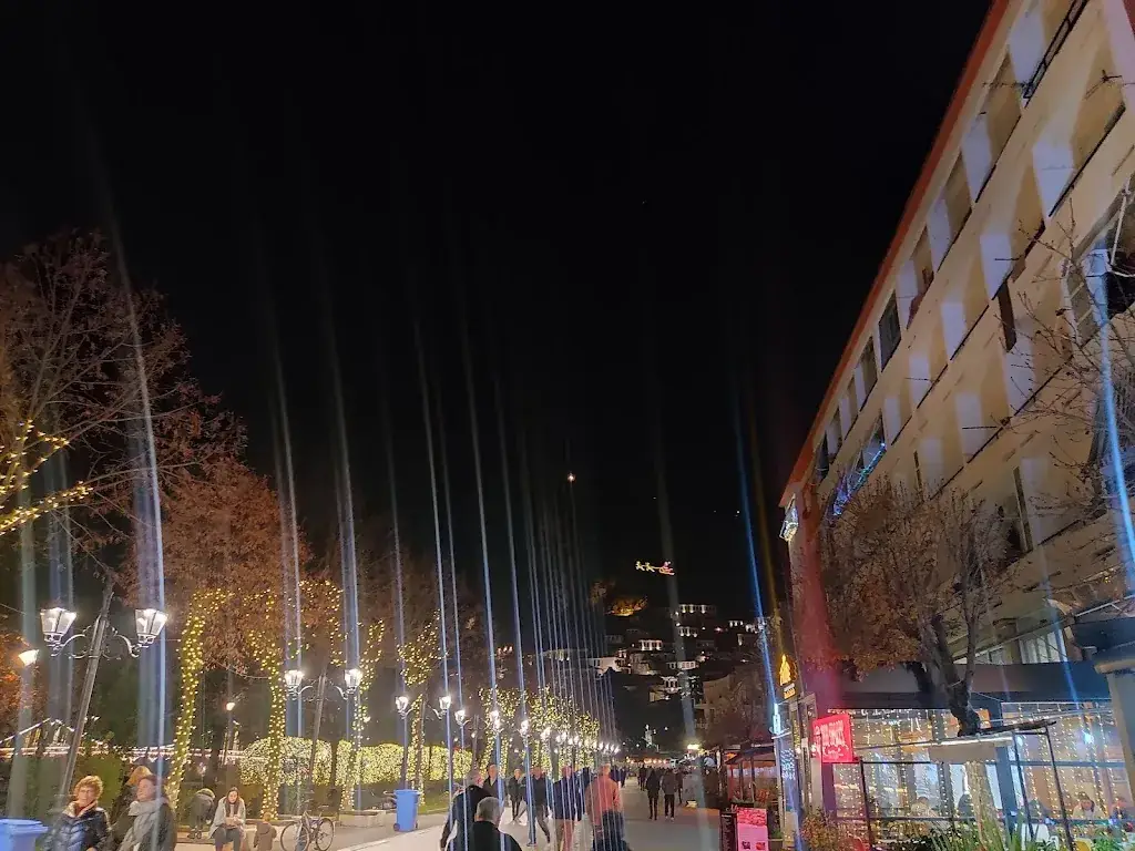 Lorena Noto_Bar Restaurant Piazza Grill_Albania_review