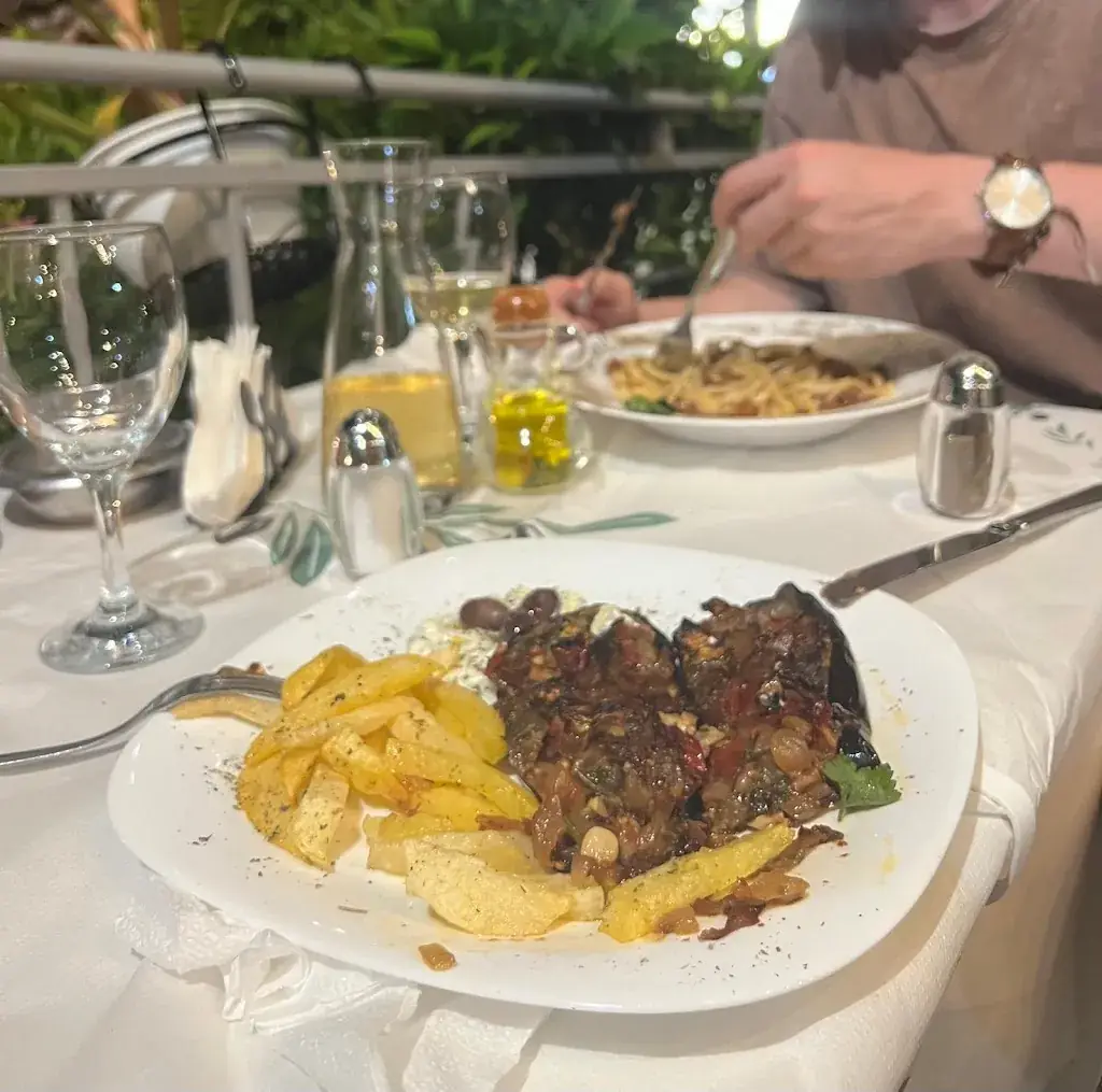 Quinten Uivel_Lorenc Secret Garden Restaurant & Bar_Albania_review