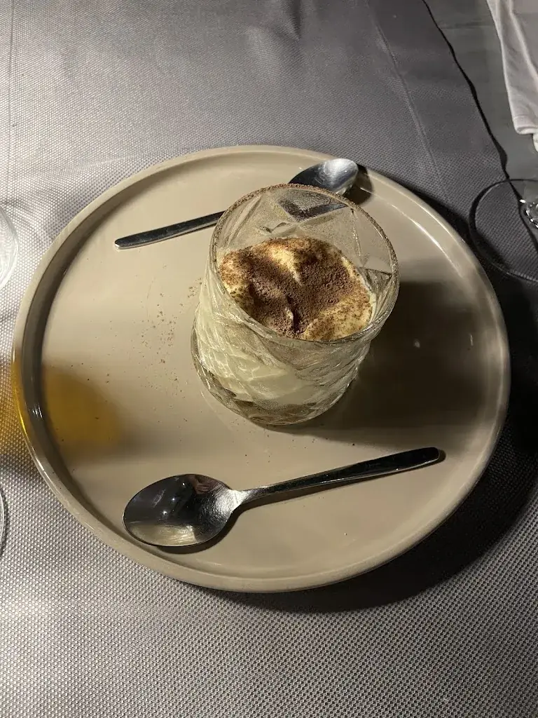 Hélène Roy_Restaurant Rezidenca Desaret_Albania_review