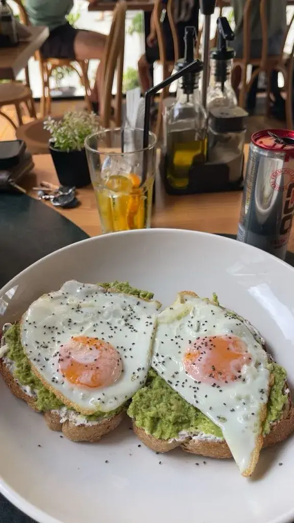 megii megi_Moyo Food & Drink_Albania_review