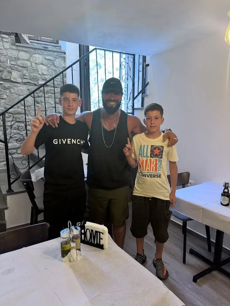 Hassan Perpizoo_Gimis House Hotel & Restaurant_Albania_review