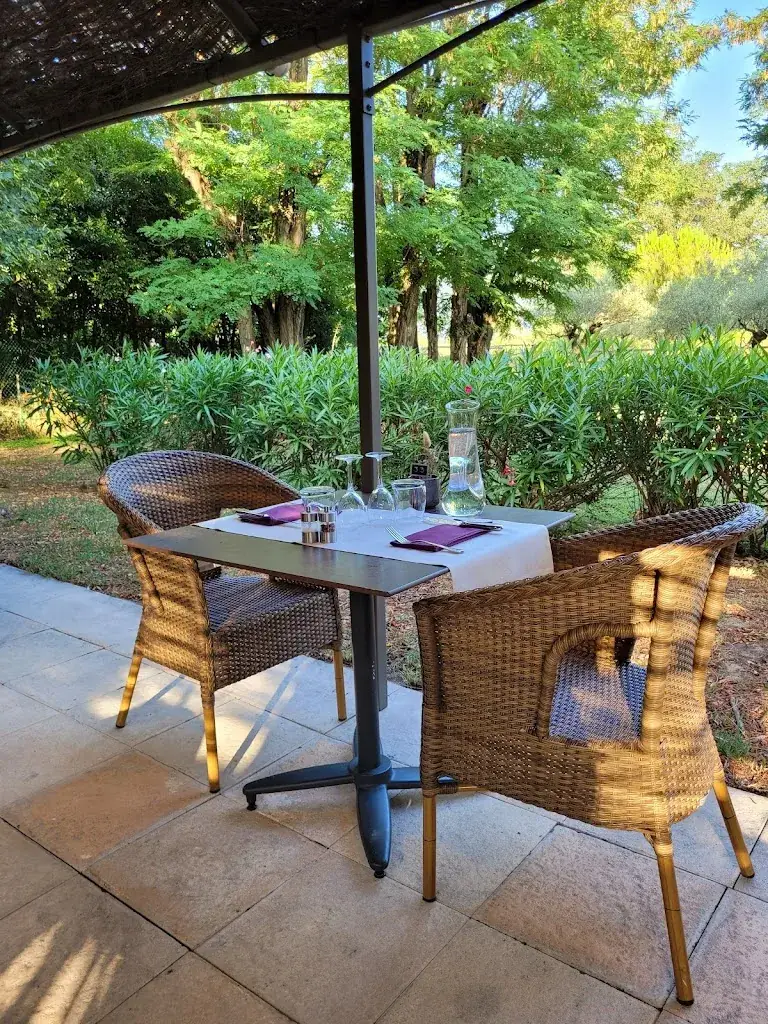 Auberge des Enclos restaurant in Saint-Paul-le-Jeune