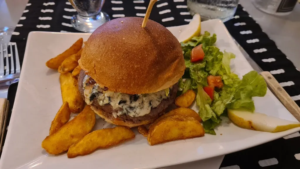 POPPY & LUCKY_Saint-Ambroix_slider_image_3