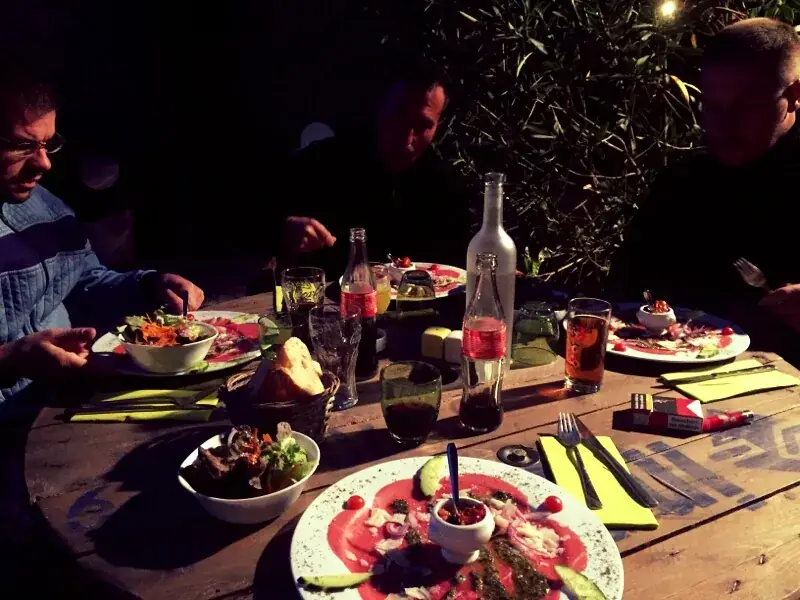 Caroline Schwarz_LA TABLE DES OLIVIERS_Saint-Paul-le-Jeune_review