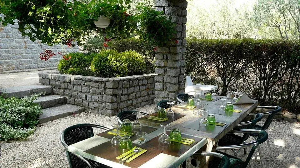 LA TABLE DES OLIVIERS restaurant in Saint-Paul-le-Jeune
