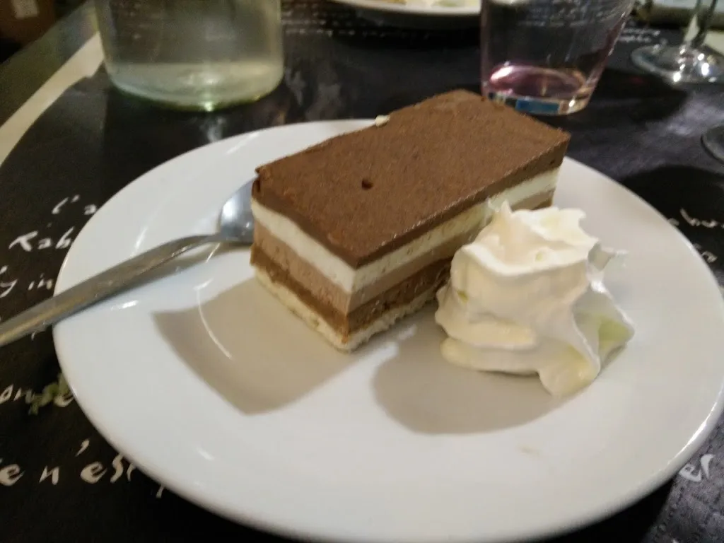 Chong Xia_Le Paseo_Bezouce_review