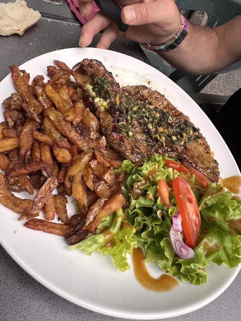 Marina Malcles_Le Paseo_Bezouce_review