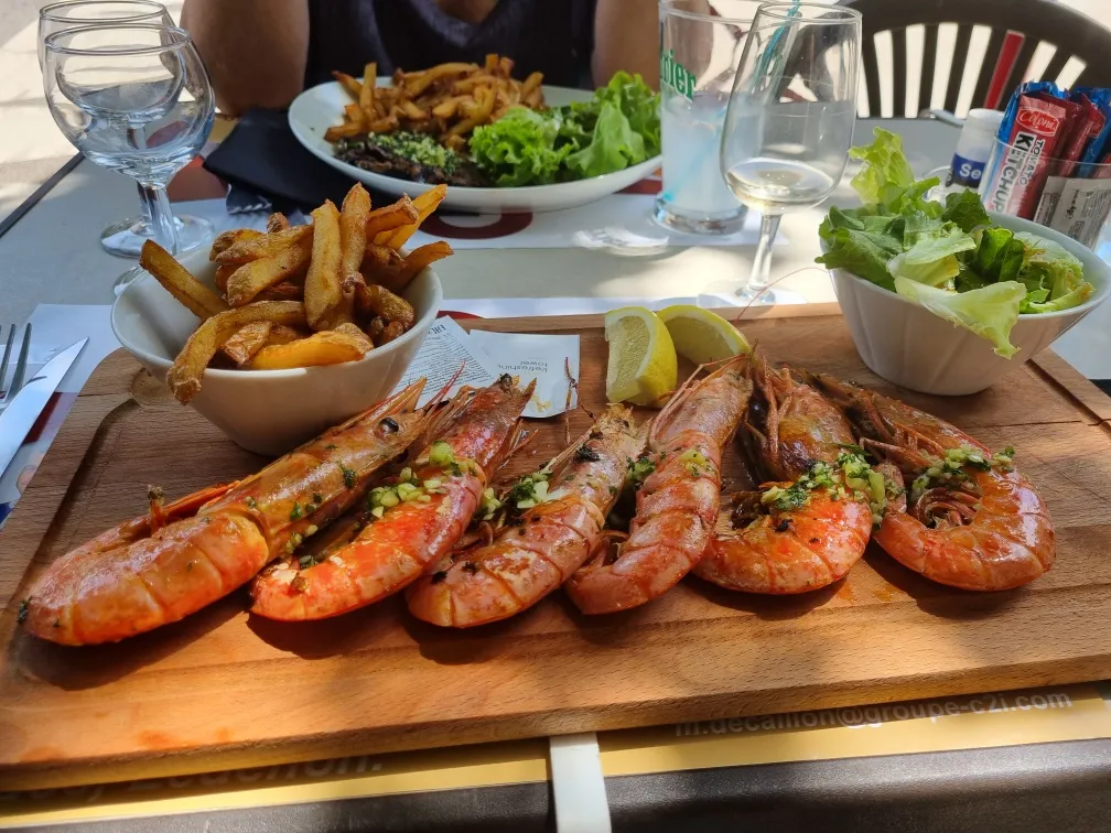 Le Paseo restaurant in Bezouce