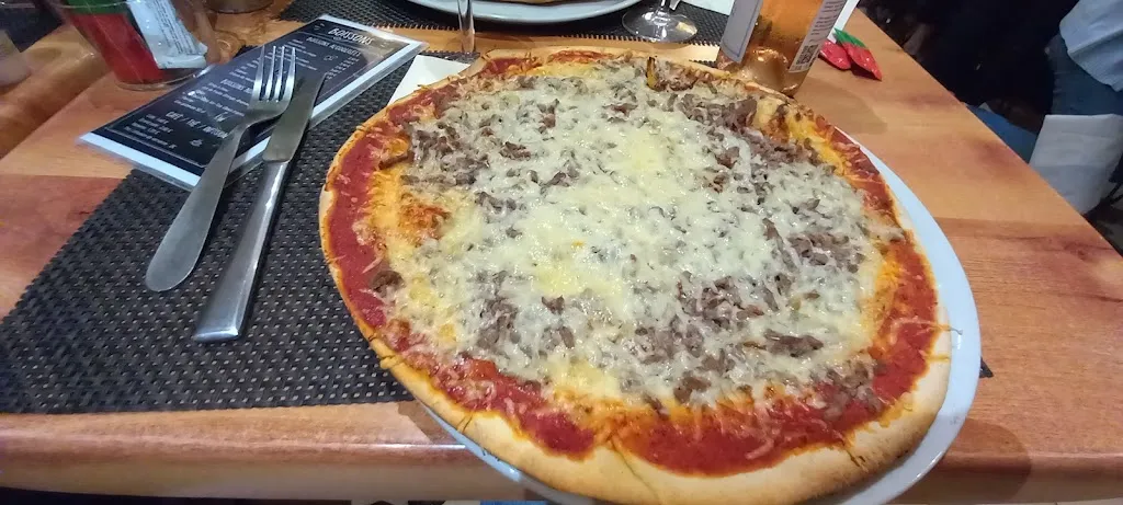 Inès Lou_La Forge Pizzeria Grill_Bizanet_review