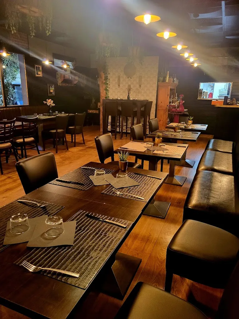 Le resto de la p'tite cave restaurant in Ornaisons