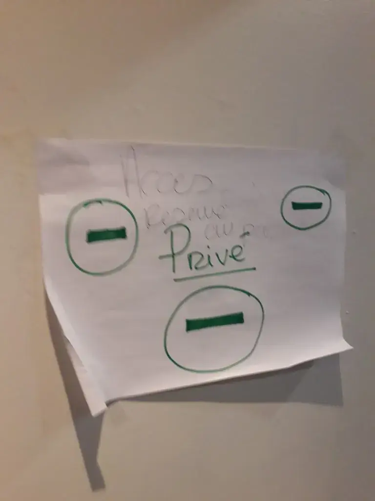 Karen Yearley_Les Enfants Terribles_Villeneuve-lès-Béziers_recensione