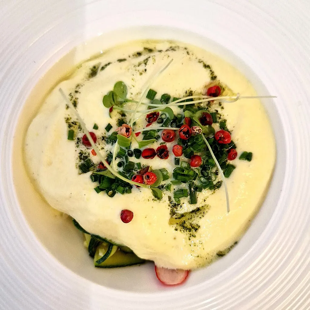 Emilie Ecourtemer_La table de Nicolas_Biars-sur-Cère_review