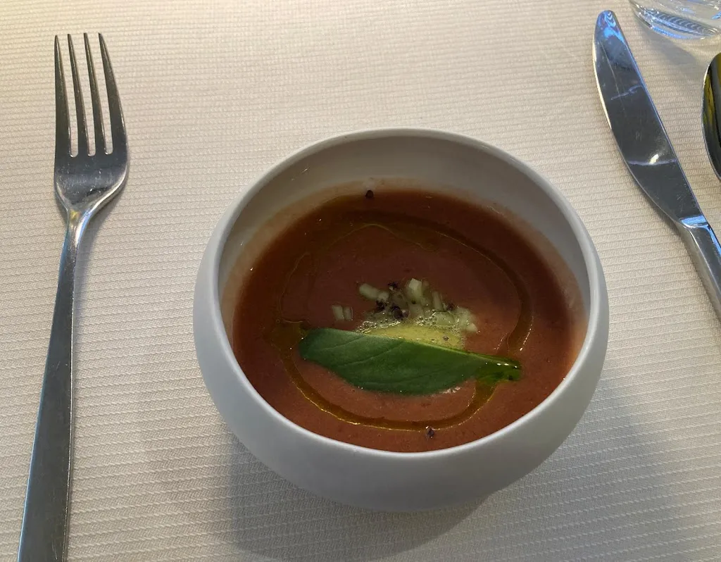 Jillian Crisp_Les Trois Soleils de Montal_Saint-Jean-Lespinasse_review