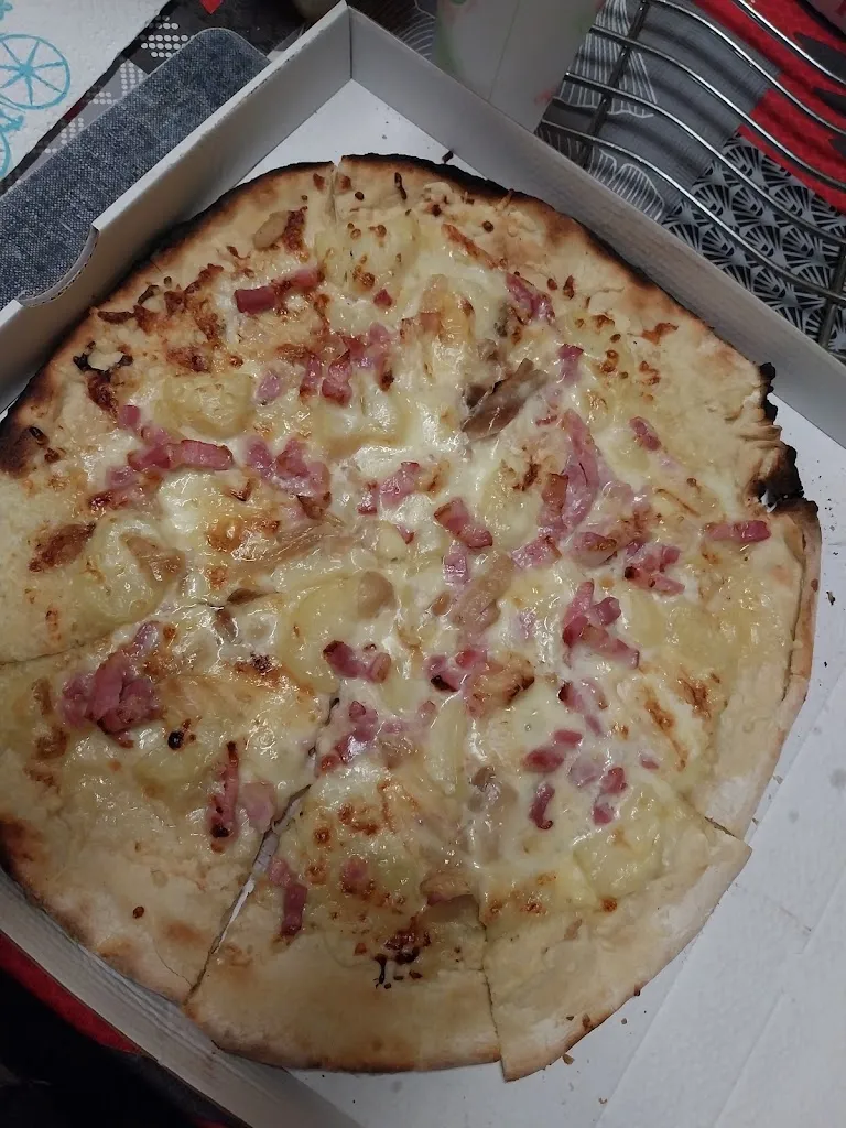 Lucie Caramel_Carmaux pizza_Blaye-les-Mines_review