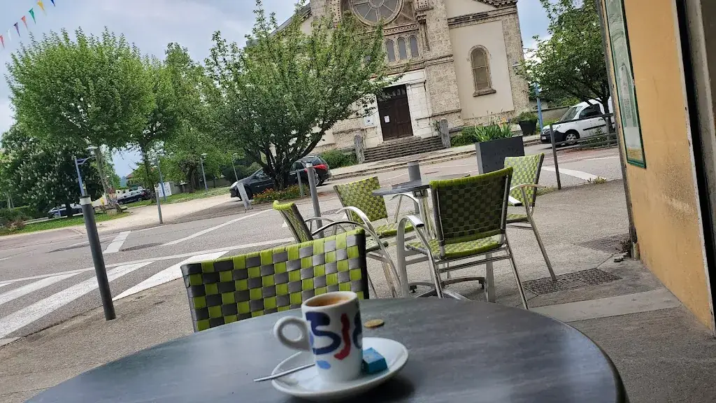 Cafe De La Place restaurant in Renage