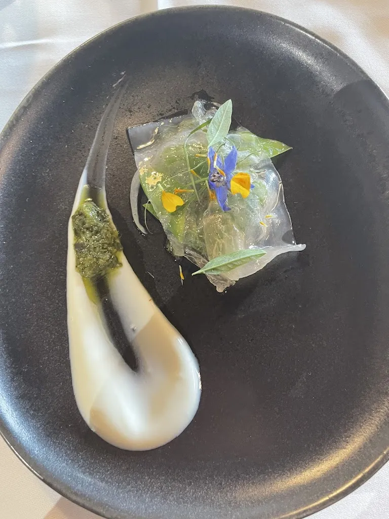 Pauline Zberro_Le Belvédère-Christine & Guillaume Viala_Bozouls_review