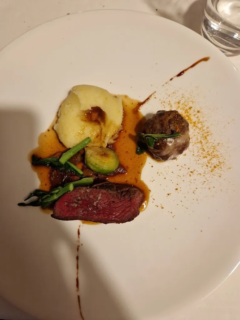 Andrew Karney_Le Belvédère-Christine & Guillaume Viala_Bozouls_review